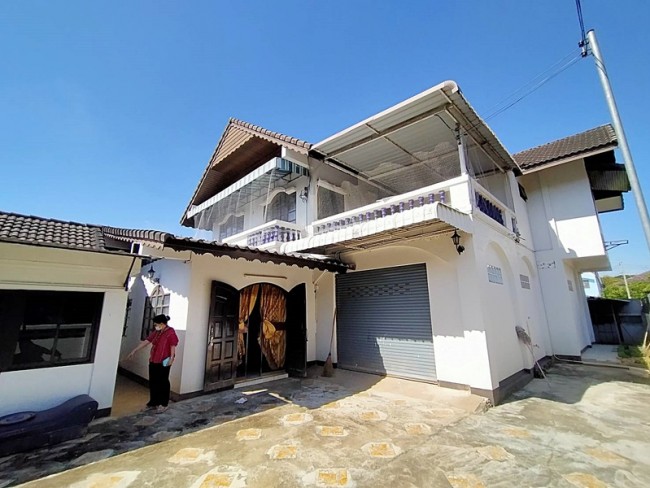 [H522]  Sale Land and 2 House At Chang Khlan Rd. Mueang Chiang Mai District ,Chiang Mai Province. Area 100 Sq.wa  Near Chiangmai Airport, Montfort College Chiangmai Primary Section.