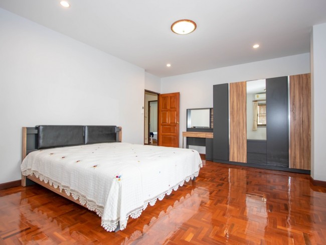 [H579]House fer sale @ San Sai Noi, Chiang Mai.ขายบ้าน 4 ห้องนอน สันทรายน้อย,เชียงใหม่