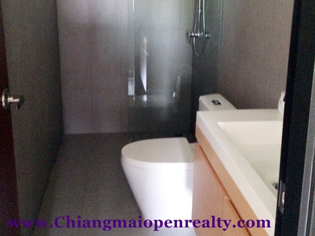 [CRS213] 2 bedrooms for Rent@The Resort Condo.