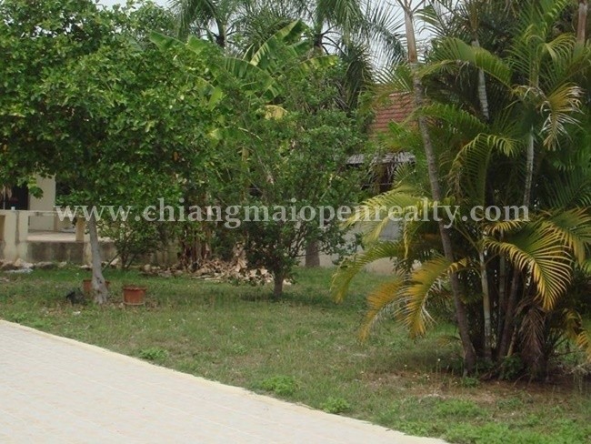 [H319] House for big family with 7 bedrooms for rent @ Saraphee