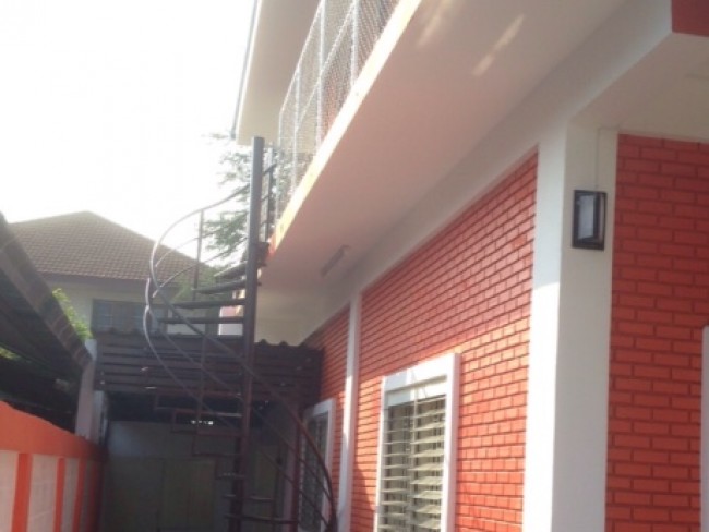[H346] House for Rent @ Kaew nawarat Road. Nice location