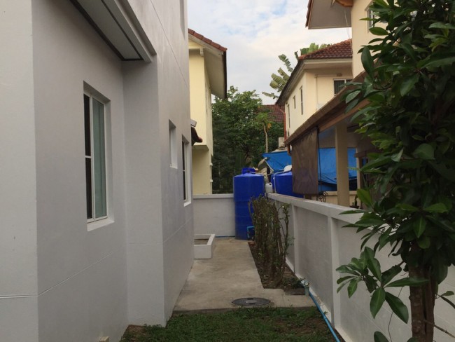 [H397] House for Rent 3 bedrooms 2 bedrooms fully furnished @ Land &House.