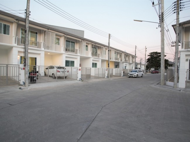 [H500]  Townhouse for rent @Phruksa ville : Unavailable until  9 Dec, 2020