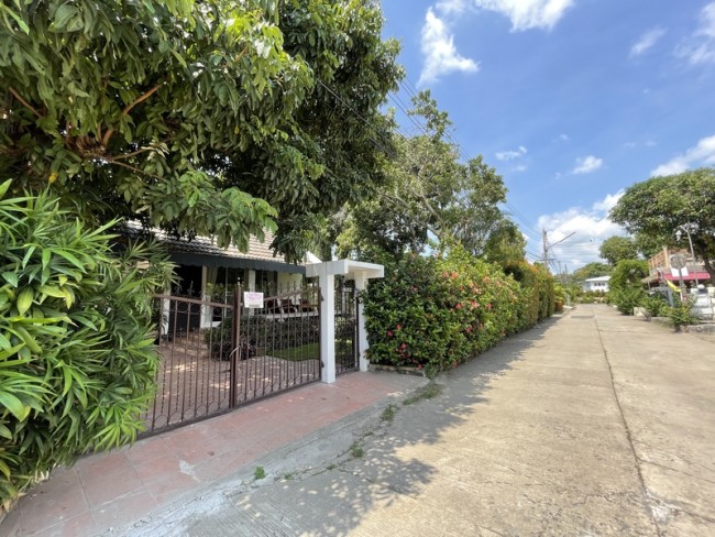 [H505] one story house with peaceful garden for sale