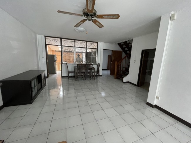 [H504] townhouse for sale. 5 minutes from airport