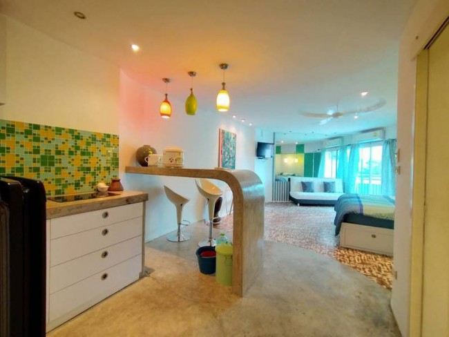 Room for rent in Chiang Mai River Condominium with swimming pool and Ping River view