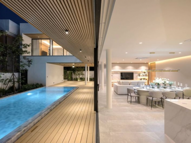 {H545} For sale luxury pool villa with a contemporary modern design