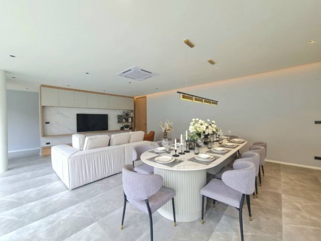 {H545} For sale luxury pool villa with a contemporary modern design
